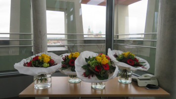 Blumen für die Preisträger (Foto Erich Rieder, Wemding)