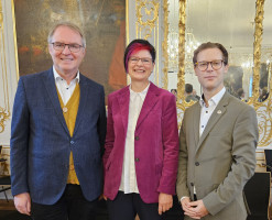 Volkmar Thumser, Petra Beer und Frederik Hintermayr bei der ersten Sitzung des neuen Bezirkstags im Rokokosaal der Regierung von Schwaben