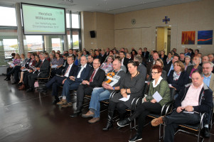 Viele Ehrenamtliche kamen zur Preisverleihung in den Saal Donau des Bezirks