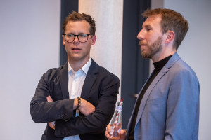 Frederik Hintermayr und 1. Bürgermeister Thomas Heydecker, Oettingen