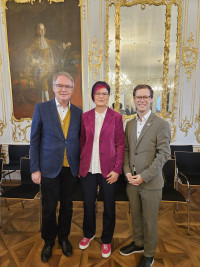 Volkmar Thumser, Petra Beer und Frederik Hintermayr bei der ersten Sitzung des neuen Bezirkstags im Rokokosaal der Regierung von Schwaben